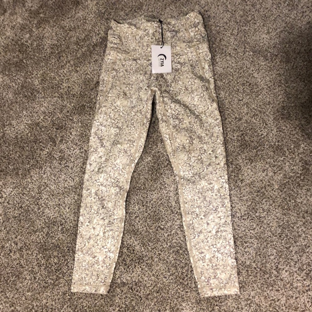 Zyia Bentonite Reched Pocket Hi Rise 7/8 Worn Once!